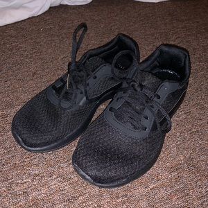 Black Tennis Shoes